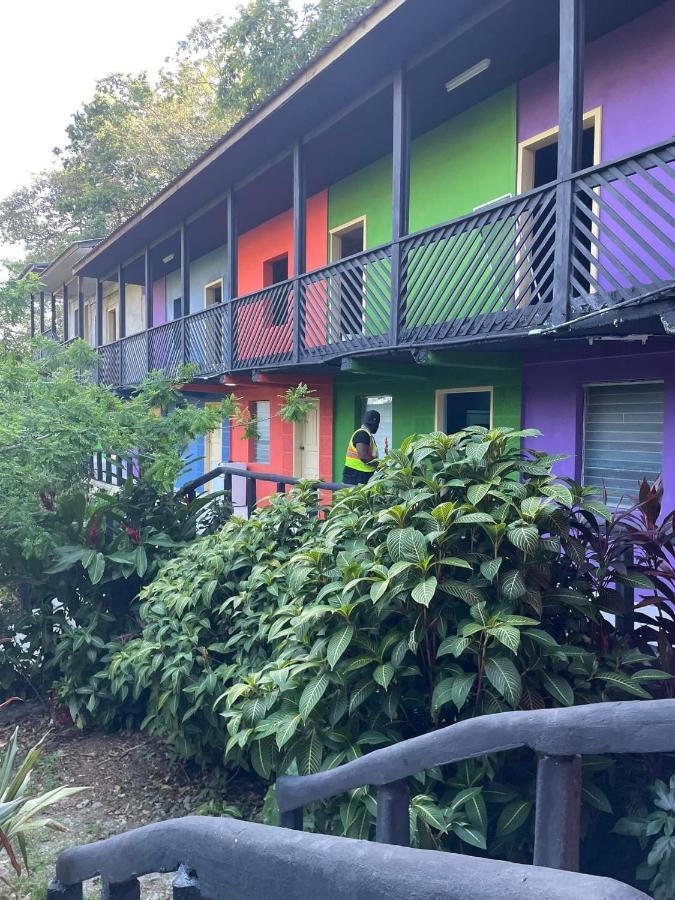 Airport Inn Roatan Exterior foto